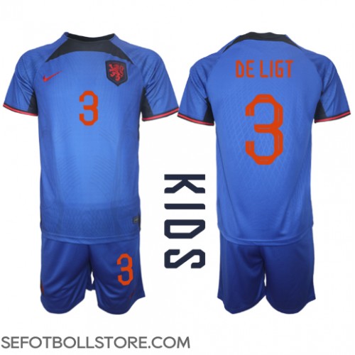 Nederländerna Matthijs de Ligt #3 Replika babykläder Bortaställ Barn VM 2022 Kortärmad (+ korta byxor)